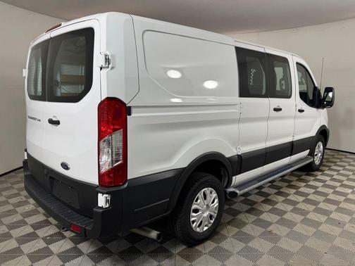 2022 Ford Transit-250 Base