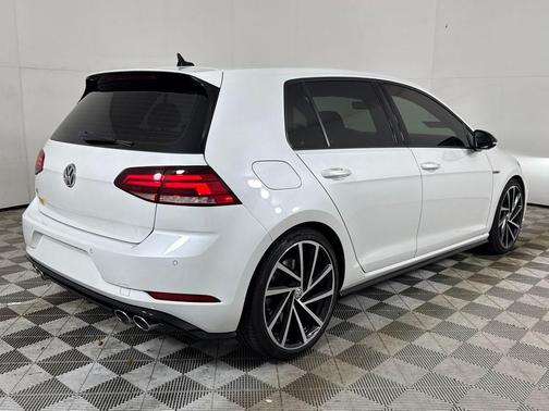 2019 Volkswagen Golf R 2.0T w/DCC & Navigation