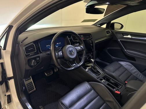 2019 Volkswagen Golf R 2.0T w/DCC & Navigation