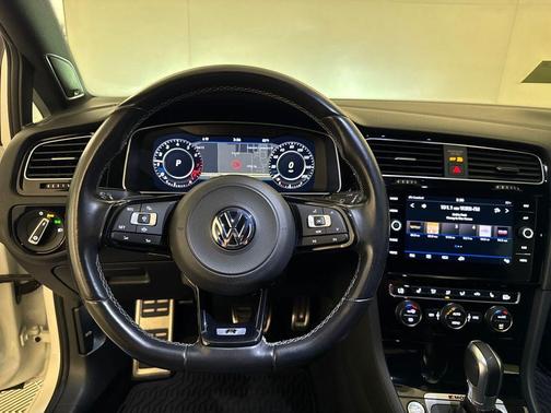 2019 Volkswagen Golf R 2.0T w/DCC & Navigation