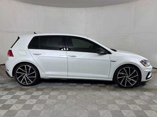 2019 Volkswagen Golf R 2.0T w/DCC & Navigation