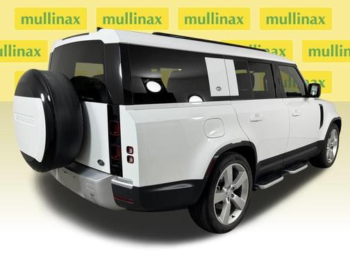 2023 Land Rover Defender SE