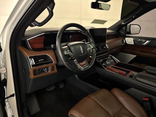 2022 Lincoln Navigator L Reserve
