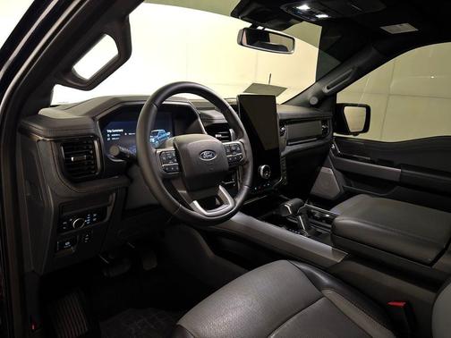 2025 Ford F-150 Lightning LARIAT