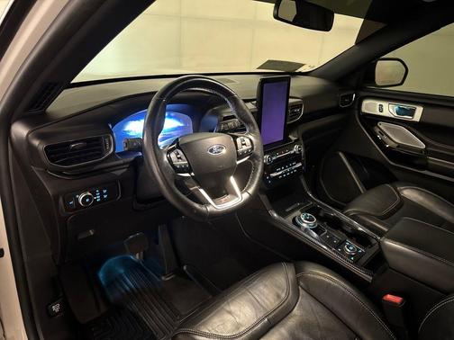 Star White 2022 Ford Explorer ST