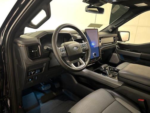 2025 Ford F-150 Lightning LARIAT