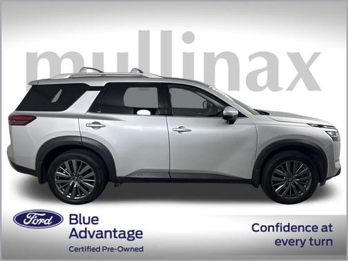 2024 Nissan Pathfinder SL