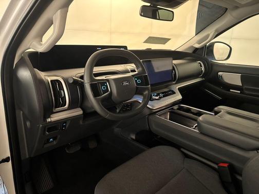 Oxford White 2025 Ford Expedition Max Active