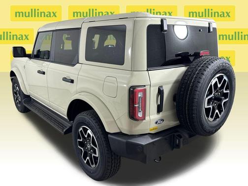 Desert Sand 2026 Ford Bronco Outer Banks