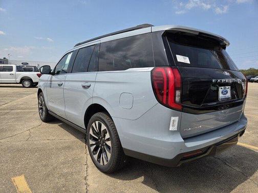 Glacier Gray Metallic Tri-Coat 2027 Ford Expedition Platinum
