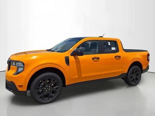 Orange Fury Metallic Tri-Coat 2026 Ford Maverick XLT