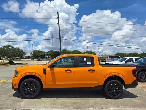 Orange Fury Metallic Tri-Coat 2026 Ford Maverick XLT