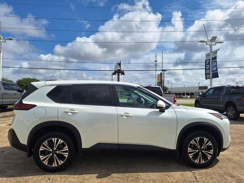 Pearl White Tricoat 2023 Nissan Rogue SV