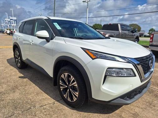 Pearl White Tricoat 2023 Nissan Rogue SV