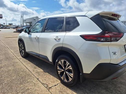 Pearl White Tricoat 2023 Nissan Rogue SV