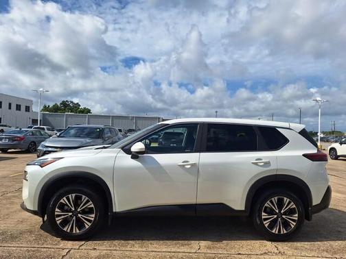 Pearl White Tricoat 2023 Nissan Rogue SV