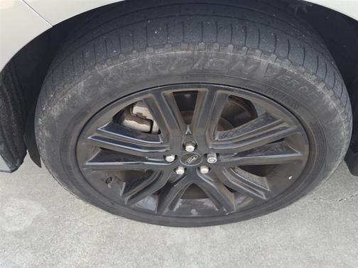 Iconic Silver Metallic 2022 Ford Edge ST Line