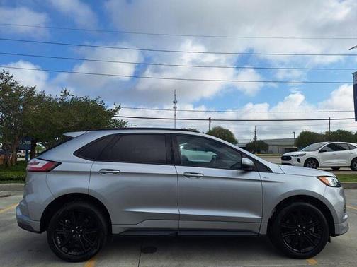 Iconic Silver Metallic 2022 Ford Edge ST Line