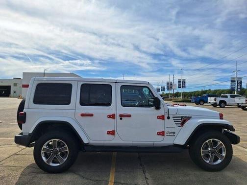 Bright White Clearcoat 2021 Jeep Wrangler Unlimited Sahara