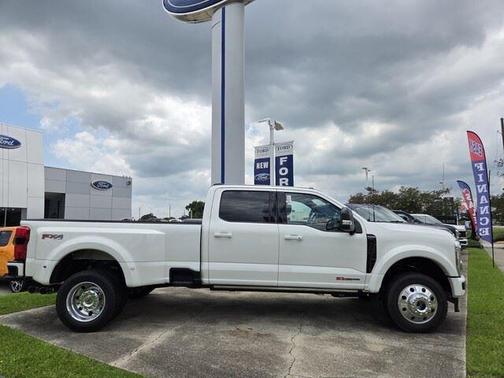 Star White Metallic Tri-Coat 2026 Ford F-450 Platinum