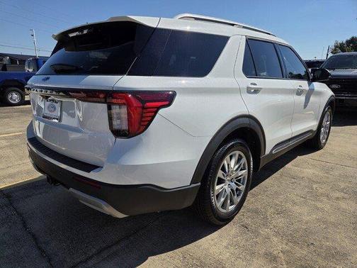 Star White Metallic Tri-Coat 2026 Ford Explorer Platinum