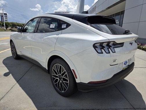 Star White Metallic Tri-Coat 2026 Ford Mustang Mach-E Premium