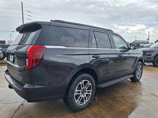 Dark Matter Gray Metallic 2026 Ford Expedition Active