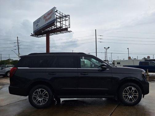 Dark Matter Gray Metallic 2026 Ford Expedition Active