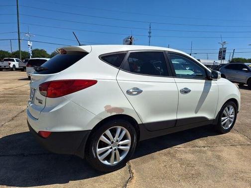 Cotton White 2013 Hyundai TUCSON Limited