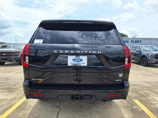 Agate Black Metallic 2026 Ford Expedition Max Active 4x2