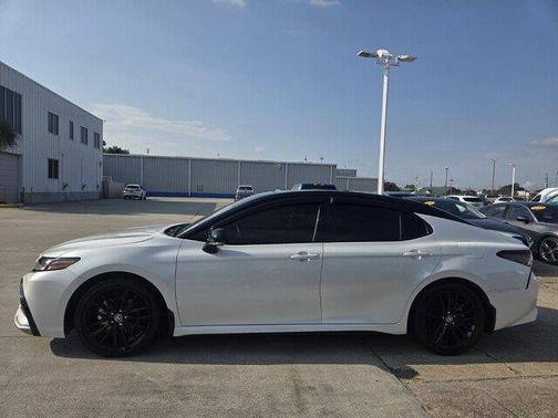 Wind Chill Pearl/Midnight Black Metallic 2024 Toyota Camry XSE