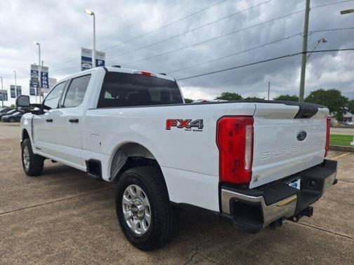 Oxford White 2024 Ford F-250 XLT