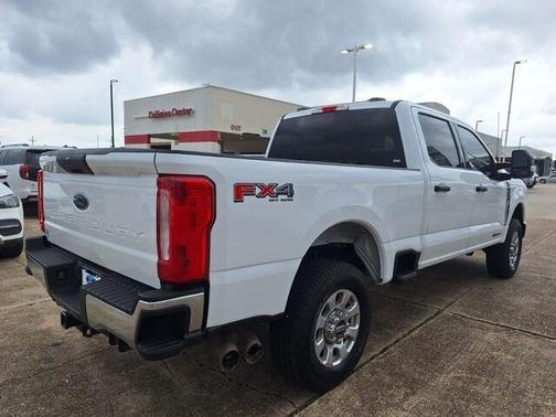 Oxford White 2024 Ford F-250 XLT