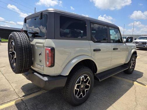Desert Sand 2026 Ford Bronco Outer Banks