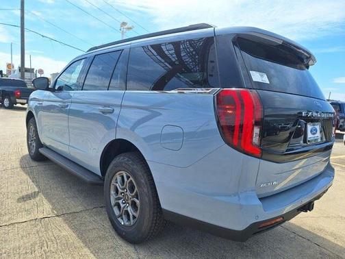 Glacier Gray Metallic Tri-Coat 2026 Ford Expedition Active