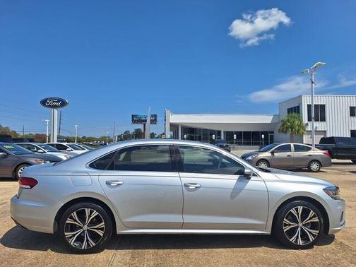 2021 Volkswagen Passat 2.0T SE