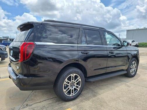 Agate Black Metallic 2026 Ford Expedition Active