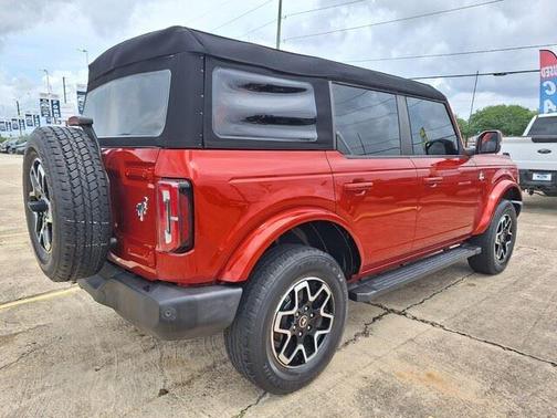 Hot Pepper Red Metallic Tinted Clearcoat 2023 Ford Bronco Outer Banks