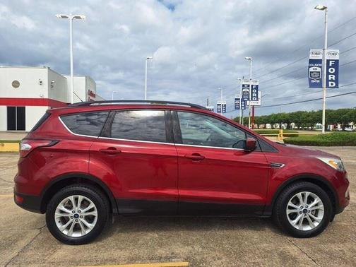 Ruby Red Metallic Tinted Clearcoat 2017 Ford Escape SE