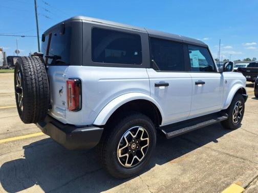 Oxford White 2026 Ford Bronco Outer Banks