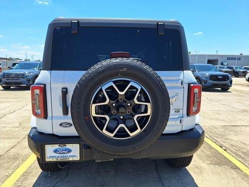 Oxford White 2026 Ford Bronco Outer Banks