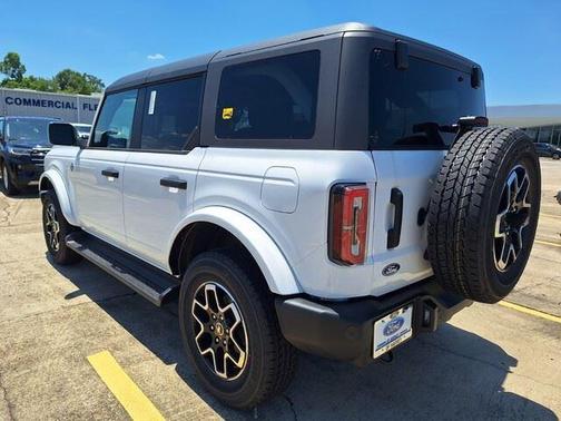 Oxford White 2026 Ford Bronco Outer Banks