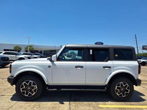 Oxford White 2026 Ford Bronco Outer Banks