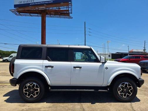 Oxford White 2026 Ford Bronco Outer Banks
