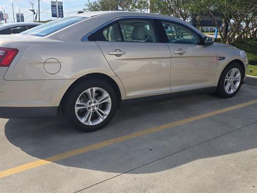 2017 Ford Taurus SEL