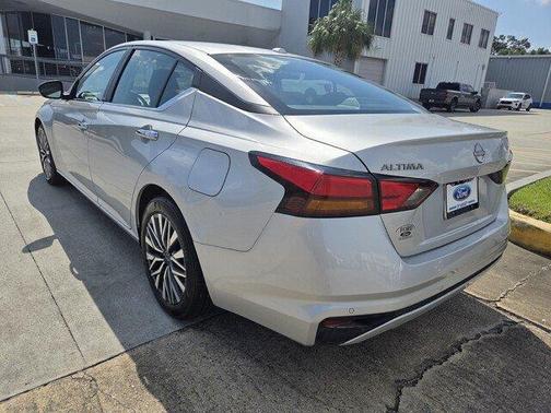 Brilliant Silver Metallic 2025 Nissan Altima SV FWD