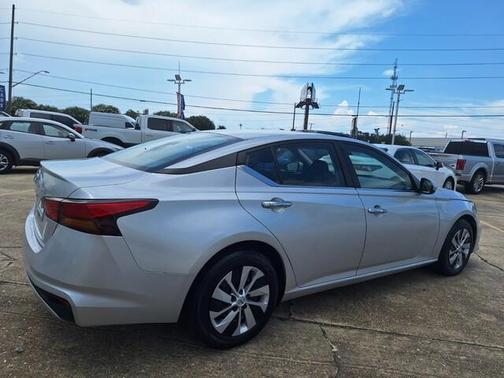 2021 Nissan Altima S FWD
