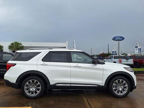Star White Metallic Tri-Coat 2026 Ford Explorer Platinum
