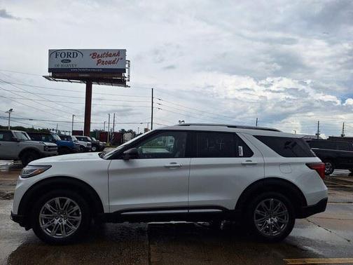 Star White Metallic Tri-Coat 2026 Ford Explorer Platinum
