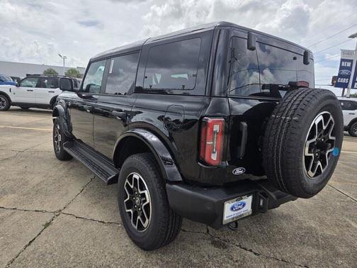 Shadow Black 2026 Ford Bronco Outer Banks